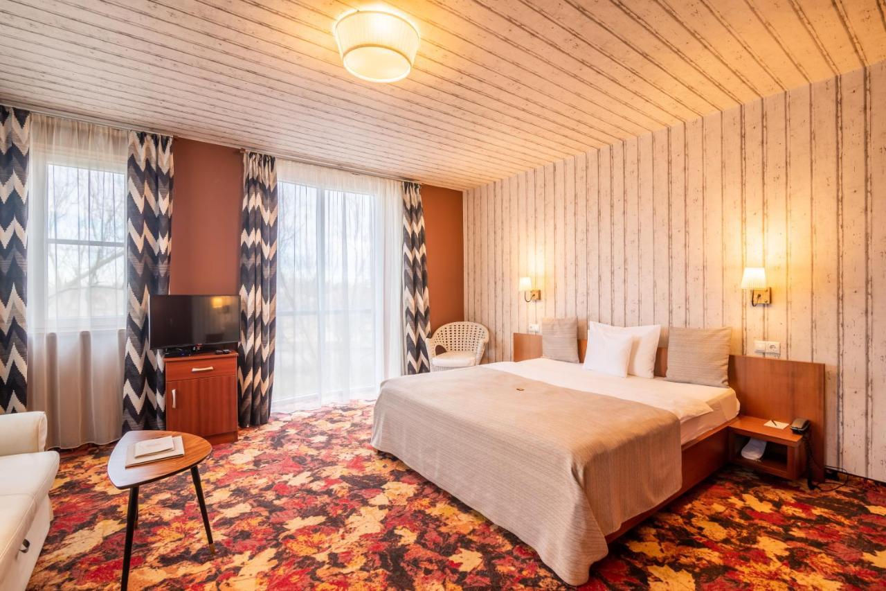 Hotel Lajta Park Мошонмадяровар Екстер'єр фото