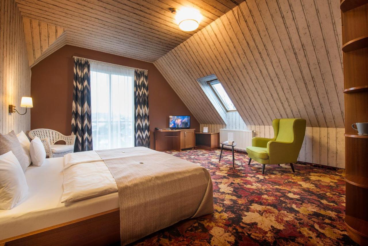 Hotel Lajta Park Мошонмадяровар Екстер'єр фото