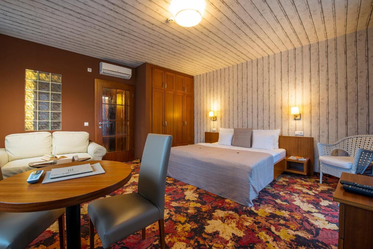 Hotel Lajta Park Мошонмадяровар Екстер'єр фото