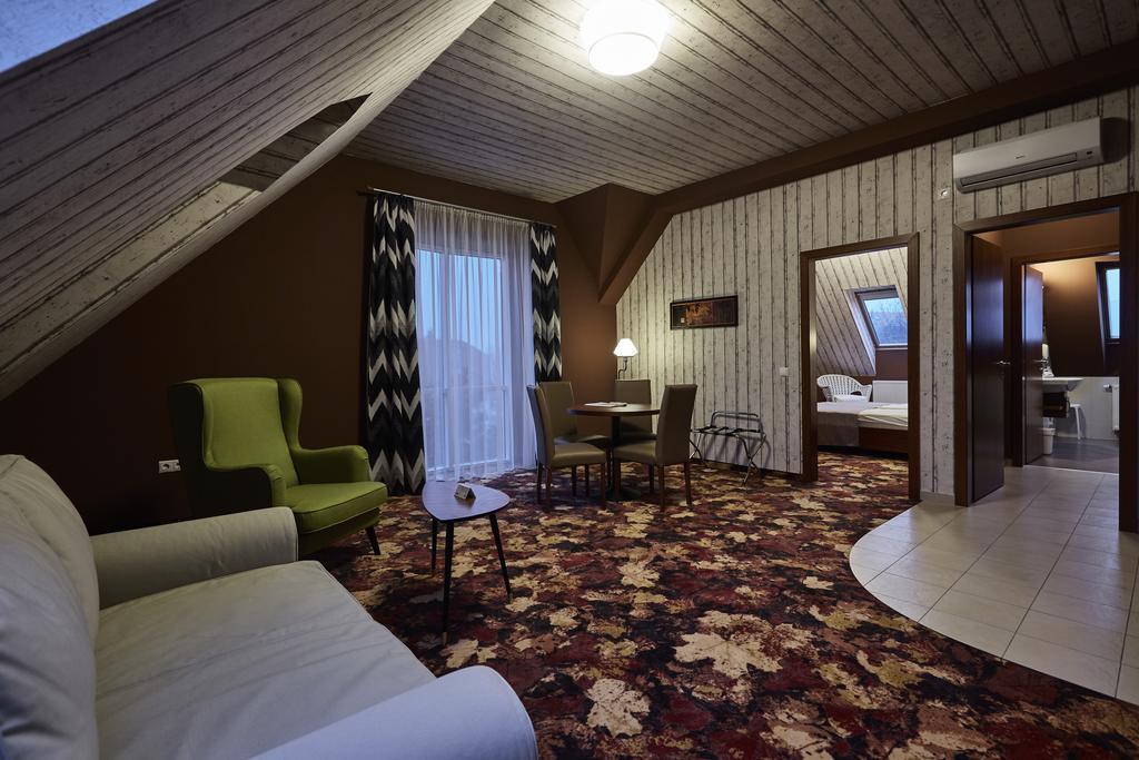 Hotel Lajta Park Мошонмадяровар Екстер'єр фото