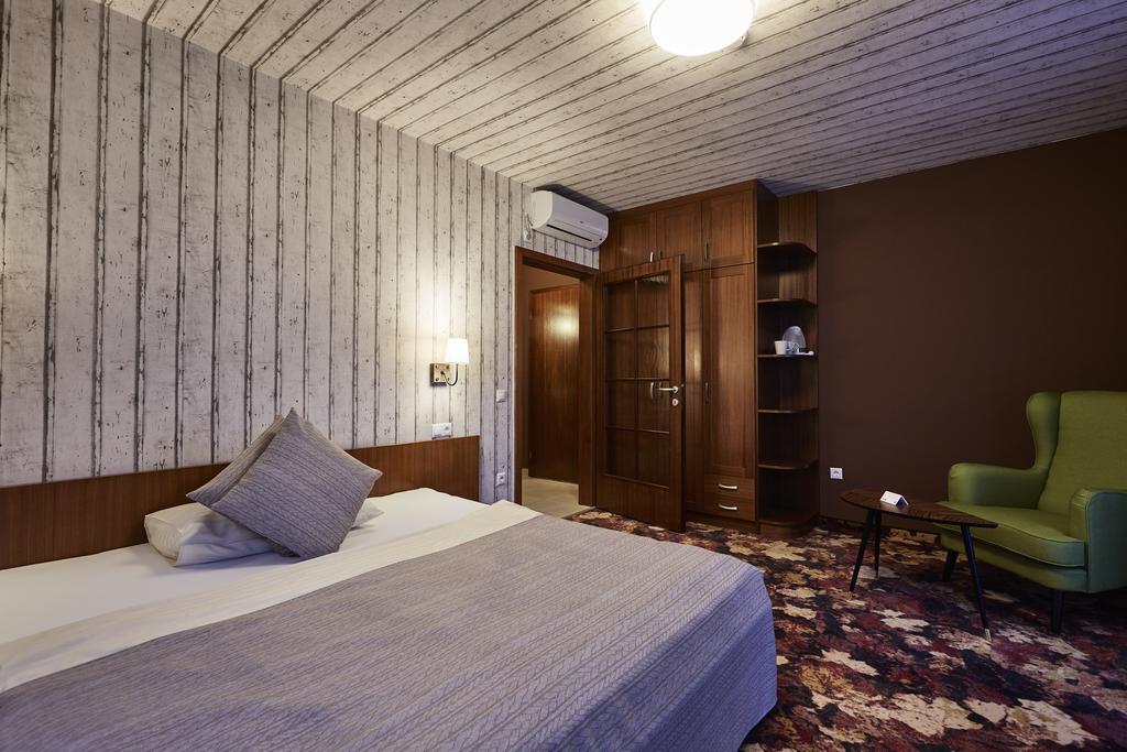 Hotel Lajta Park Мошонмадяровар Екстер'єр фото